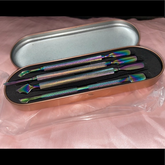 Pink Dazzle Four Piece Nail Pusher Set - Picture 5 of 5